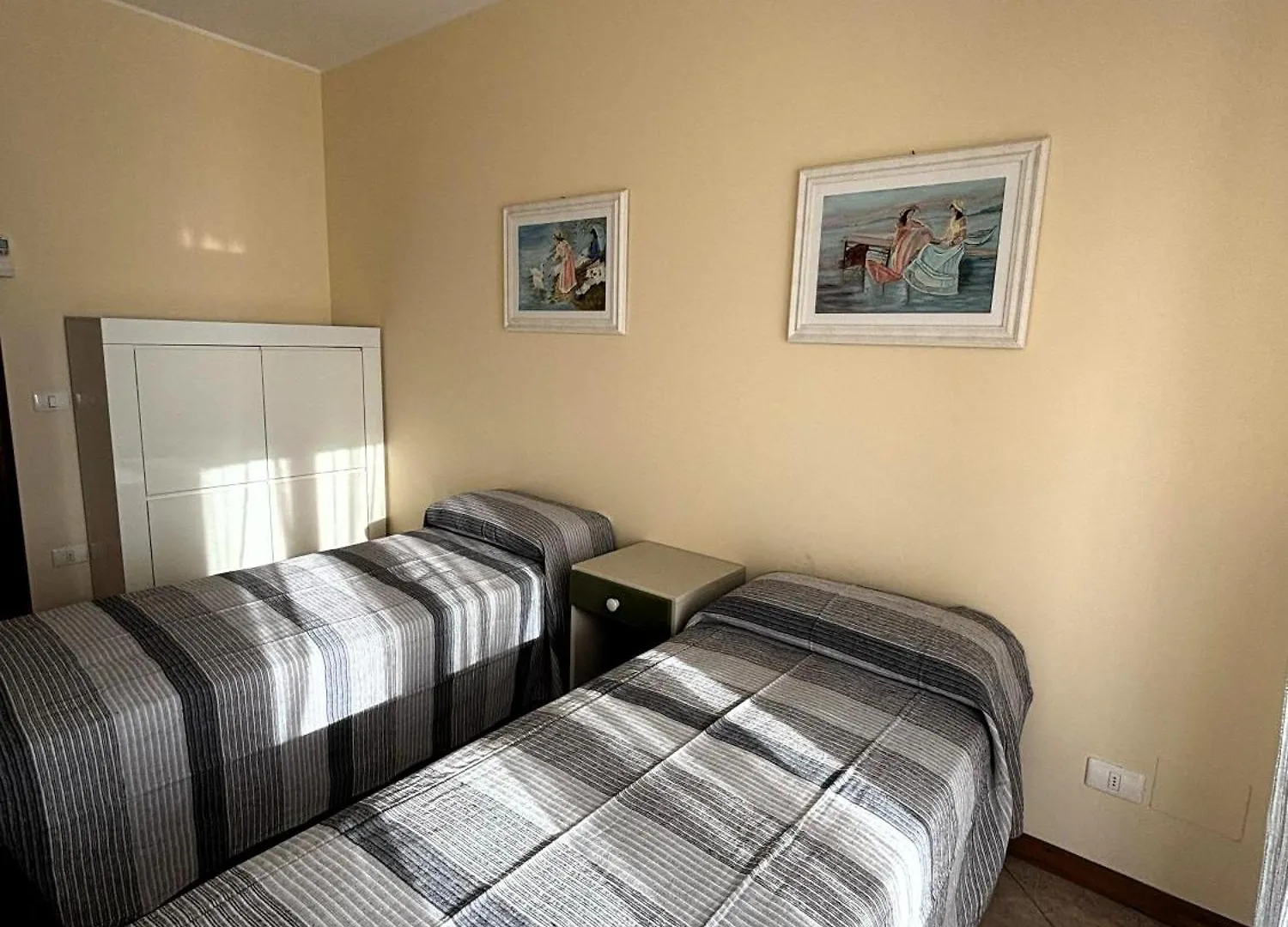 Casa Lungolago Garda  Italia