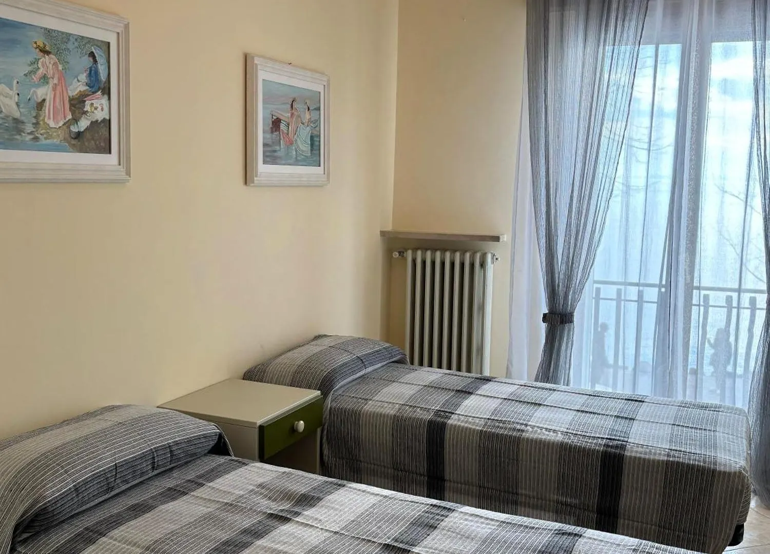 Casa Lungolago Garda  0*, Garda (Verona) Italia